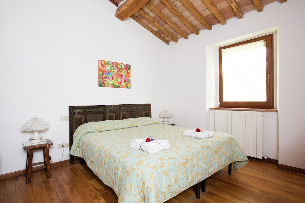 Scenic Tuscan Farmhouse — Castiglione D'orcia — photo 4