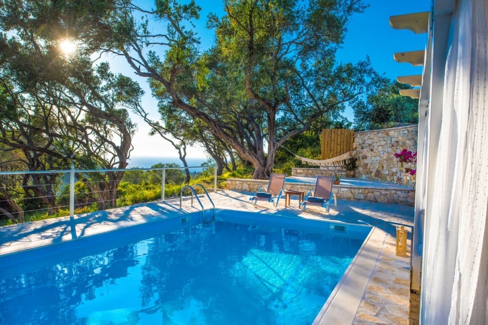 Olive Cottage Charming 2 bed Villa With Sunsets — 4-Star Luxury Hotel in Gaios, Greece