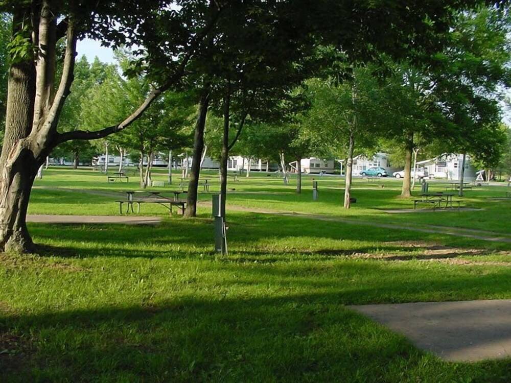 Brennan Beach RV Resort Caravan Park - photo 19