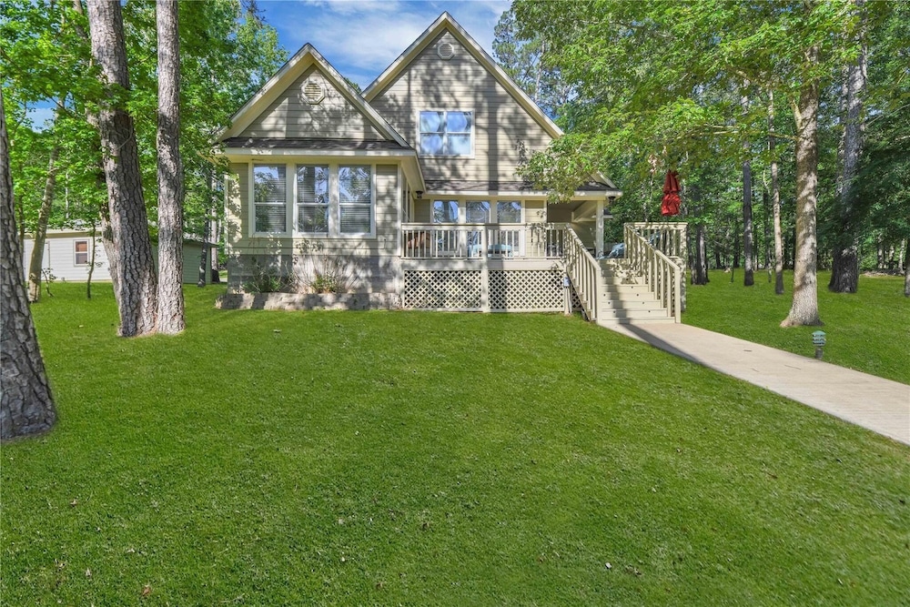 Wooded Lake Retreat 3 Bedroom Home 21233397 — Coldspring