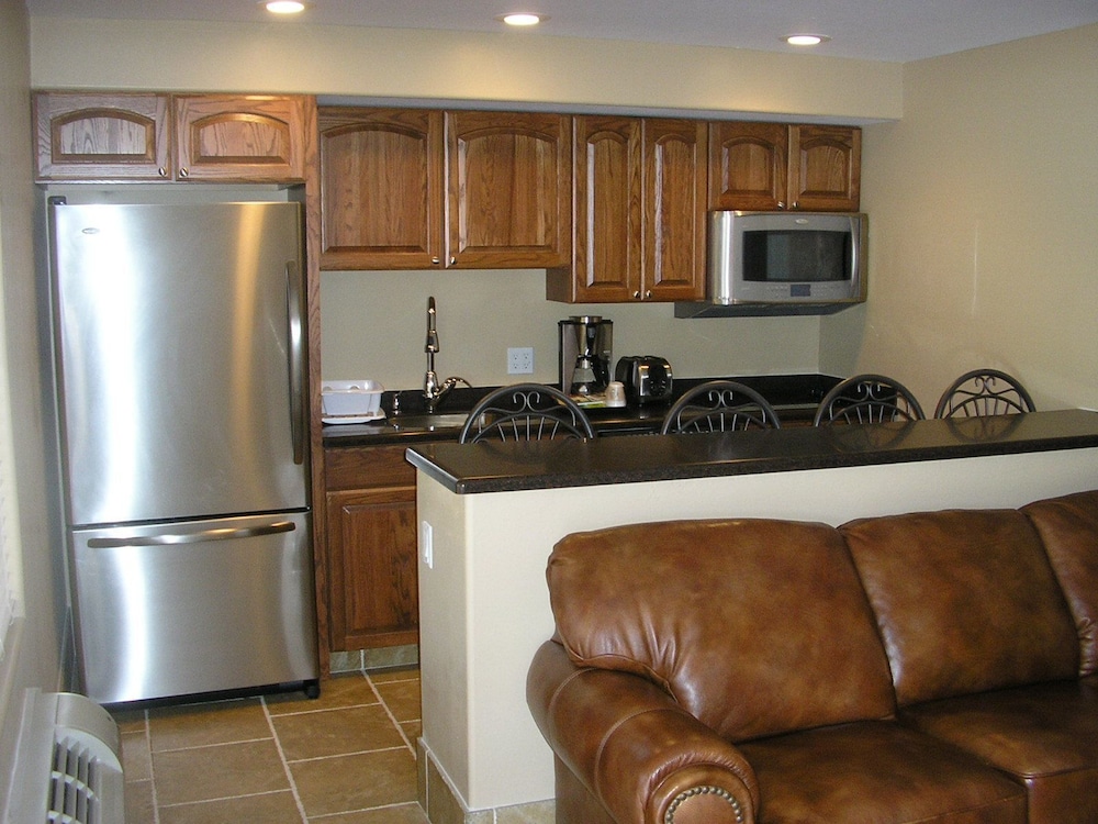 Lake Grassy Inn & Suites - photo 12