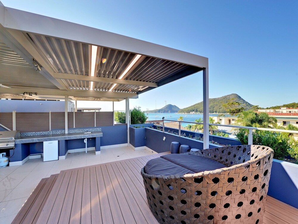 Aura Apartments Unit 12 59 Shoal Bay Road — 4-Star Luxury Hotel in Shoal Bay, Australia