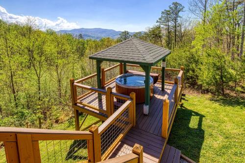 Heavenly View FREE Attraction tickets for each paid day Resort Pool Hot Tub WIFI - carbon neutral hotel in Gatlinburg