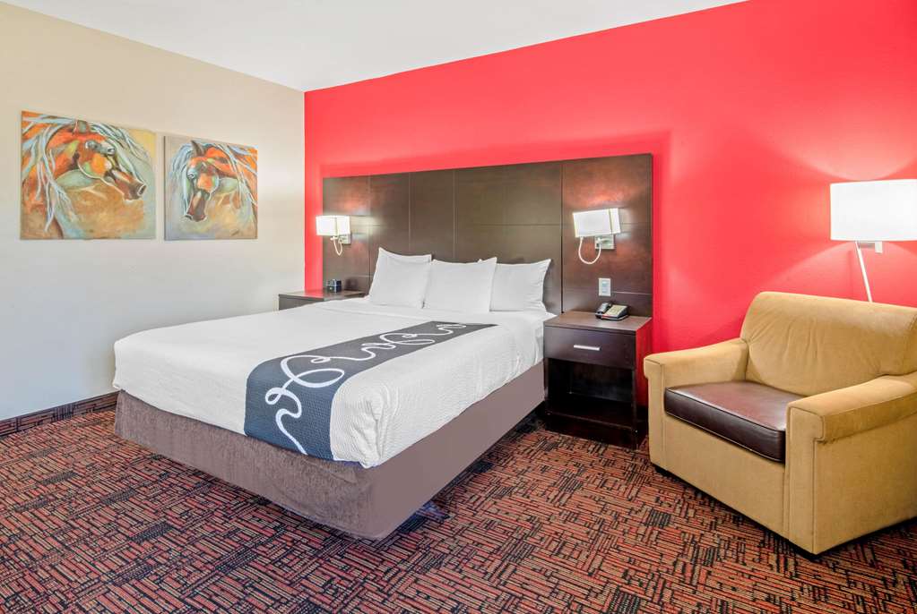 La Quinta Inn & Suites by Wyndham Elk City - photo 4