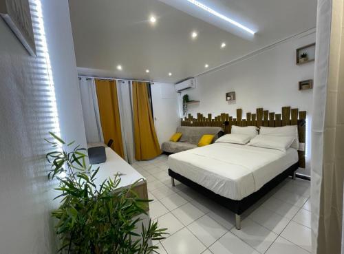 Studio spacieux en bord de mer Bas du Fort Gosier — 4-Star Luxury Hotel in Le Gosier, Guadeloupe