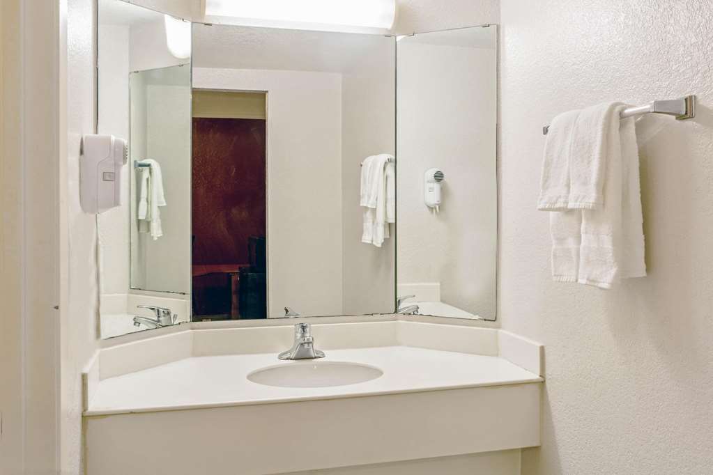 La Quinta Inn by Wyndham Victoria - photo 18