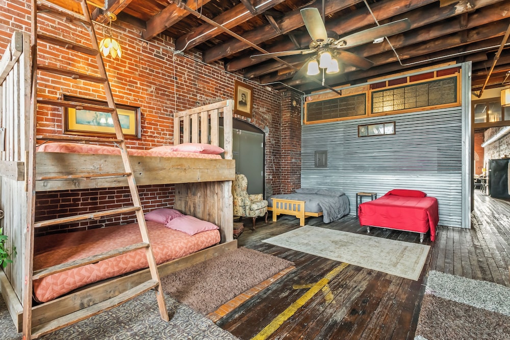 Three Rivers Inn at Jordan's Warehouse - photo 15