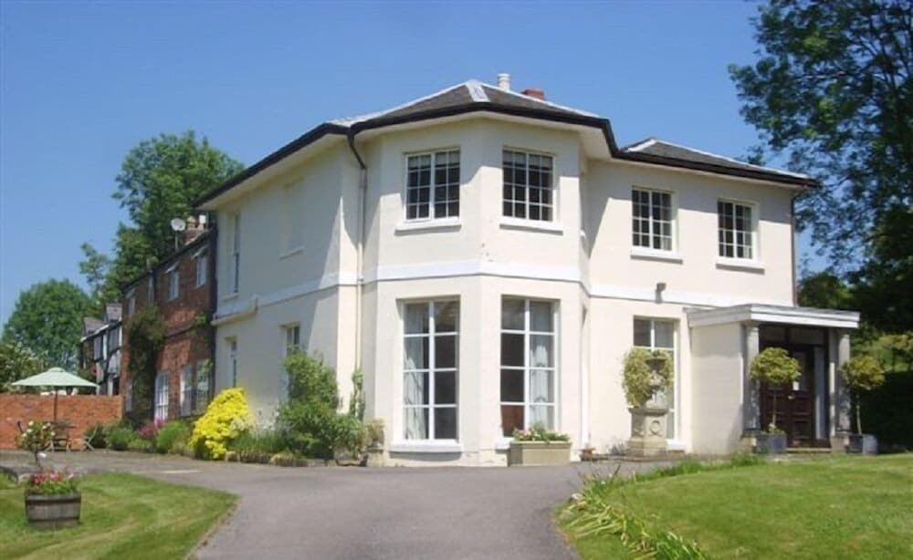 Detmore House — 5-Star Luxury Hotel in Cheltenham, United Kingdom