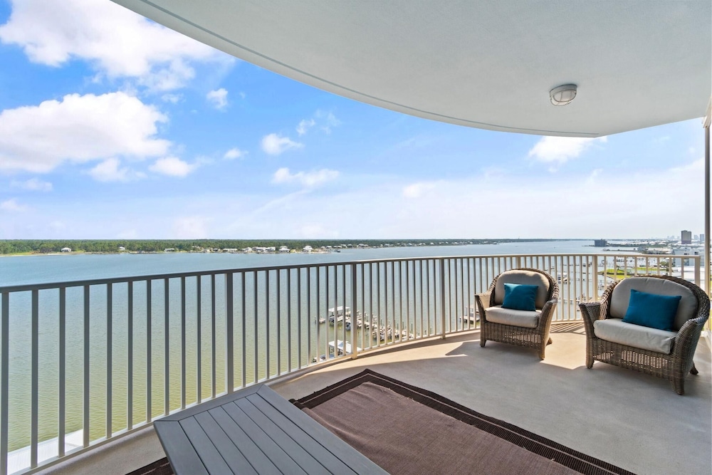 Lagoon Tower 1002 - photo 40
