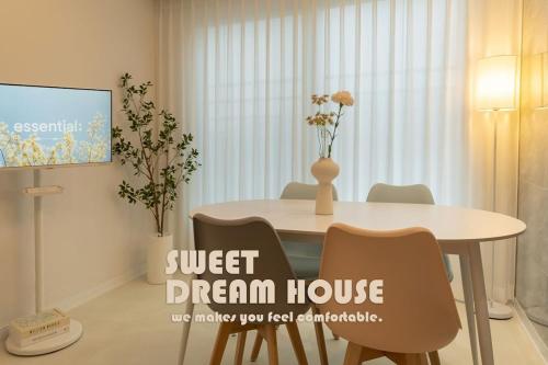 Sweet Dream House #A Quiet Rest That Warmly Embraces You Even on Unfamiliar Nights — 4-Star Luxury Hotel in Seoul, South Korea