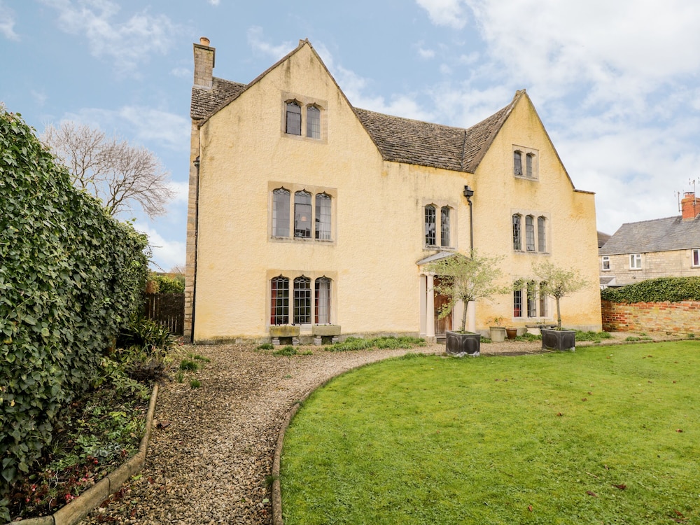 Chapel House — 4-Star Luxury Hotel in Stonehouse, United Kingdom