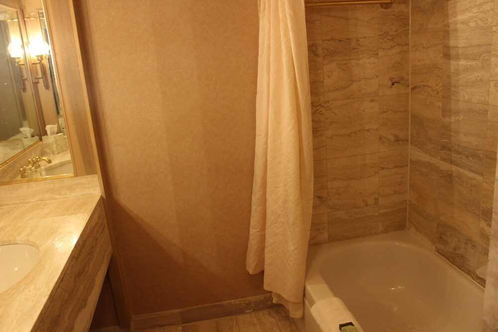 Roberts Riverwalk Urban Resort Hotel - photo 40