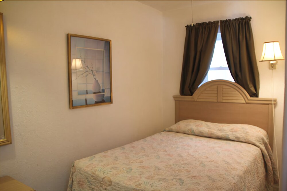Beach Colony Motel - photo 10