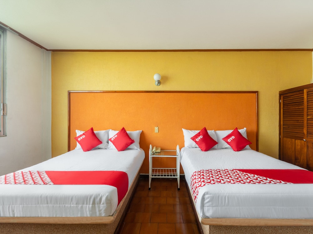 OYO Hotel Casa Blanca — hotel in Martinez De La Torre