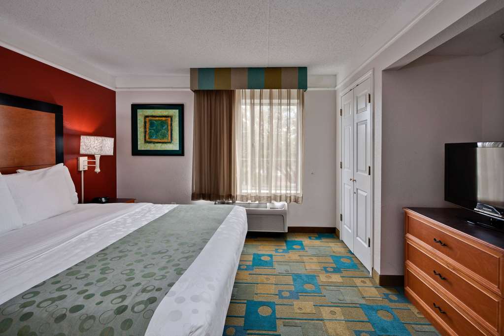 La Quinta Inn & Suites by Wyndham USF - photo 36
