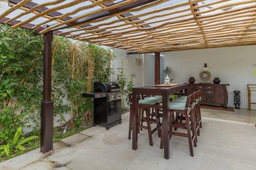 Villa Budha 1: 4bedrs 12m Pool 700m2 garden with BBQ — 4-Star Luxury Hotel in Seminyak, Indonesia