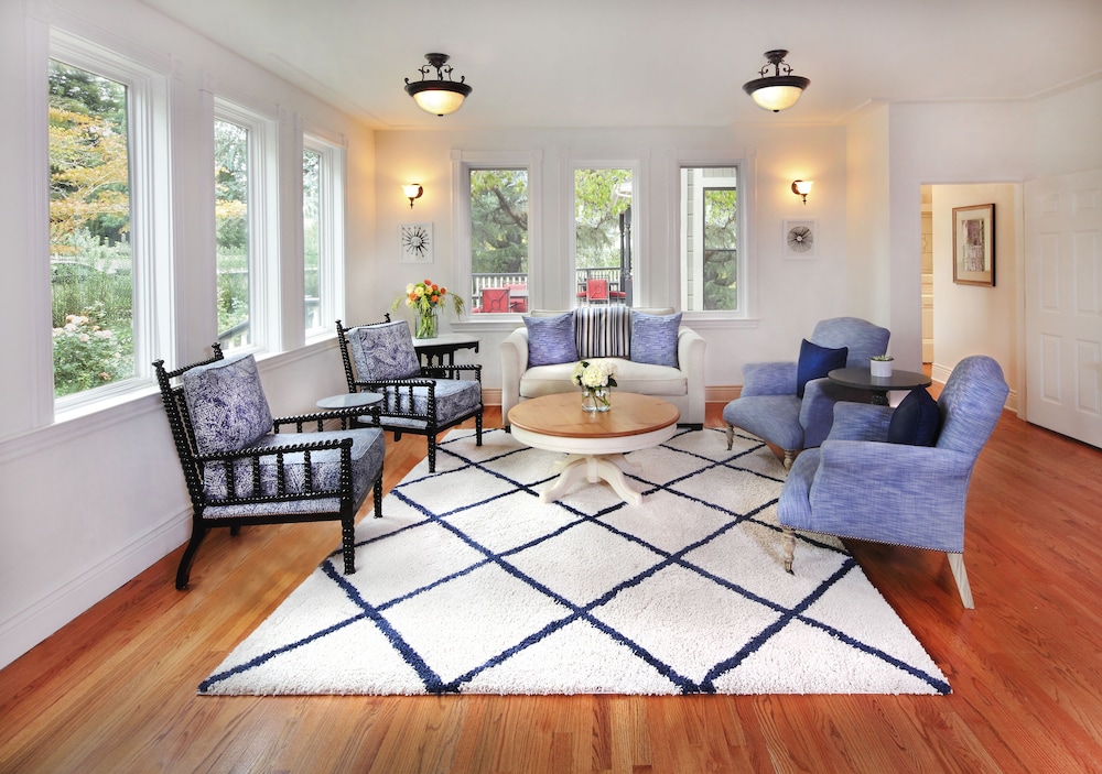 Grape Leaf Inn - photo 2