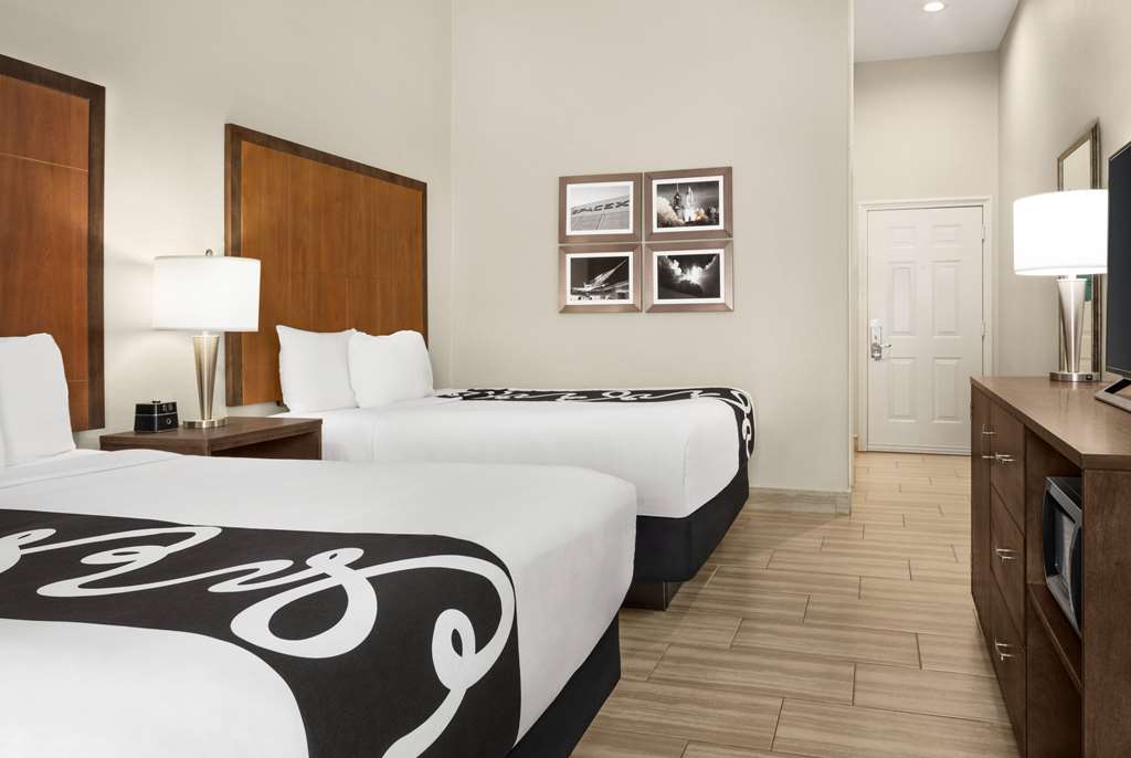 La Quinta Inn & Suites by Wyndham Brownsville North - photo 38