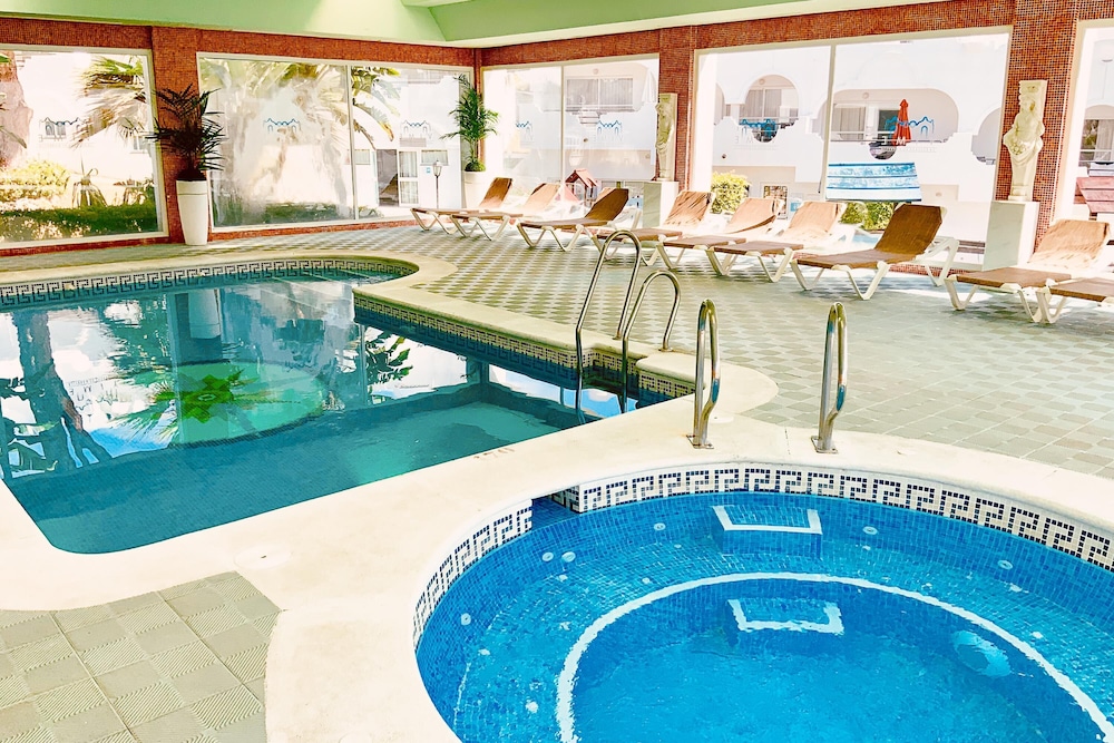 Marbella Resort 10 Pool Whirlpool Sauna — Marbella