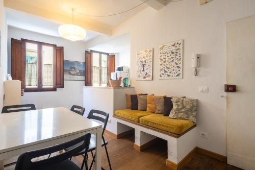 Sant'Ambrogio 3 Bedroom Apartment — 4-Star Luxury Hotel in Florence, Italy