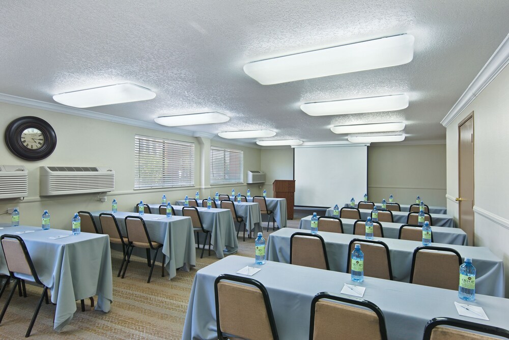 Oxnard Inn Lancaster - photo 48