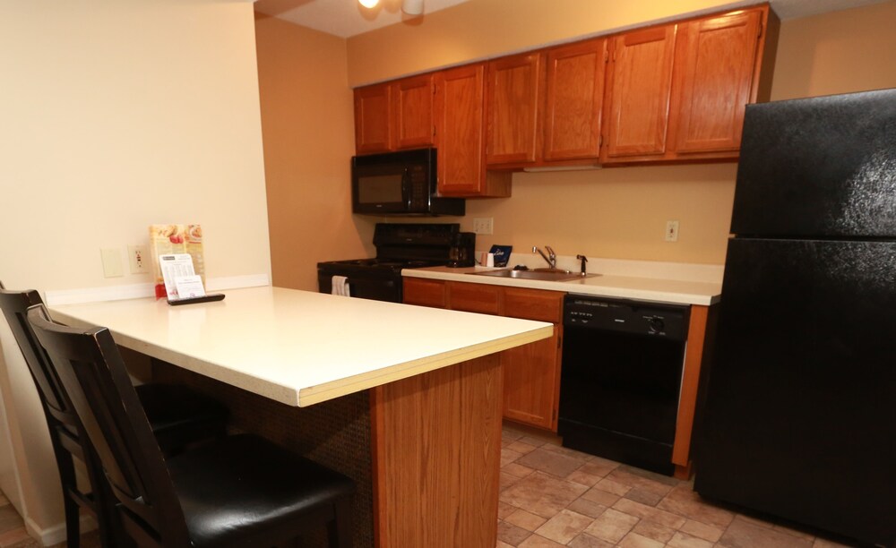Sterling Hotel and Suites - photo 21