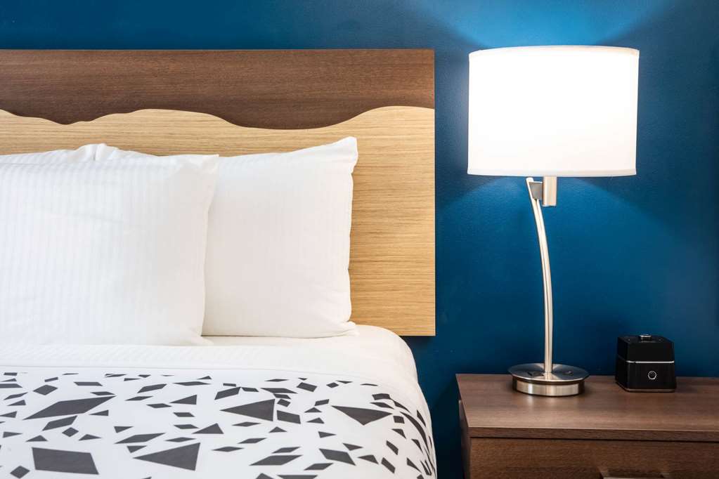 La Quinta Inn and Suites Long Island City - photo 16