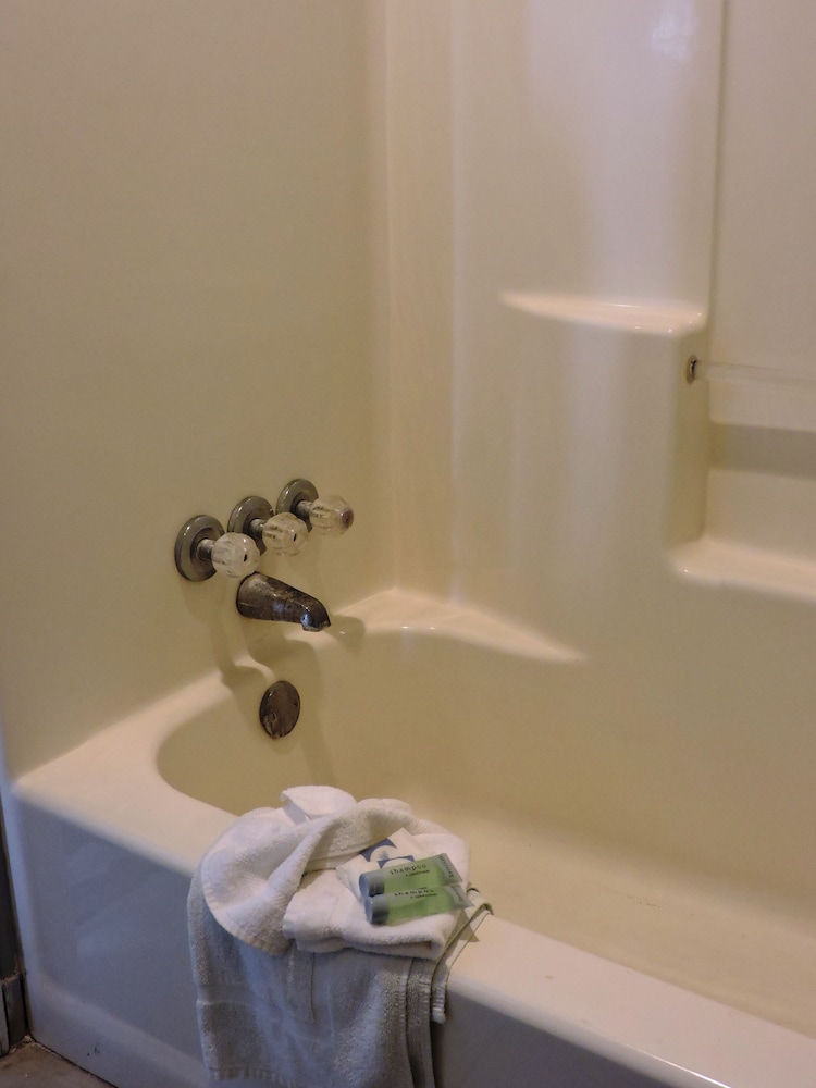 Riata Inn Crystal City - photo 14