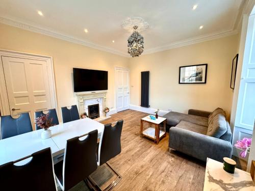 Georgian Luxury Apartment Fast Broadband WiFi Parking Available — 4-Star Luxury Hotel in Edinburgh, United Kingdom