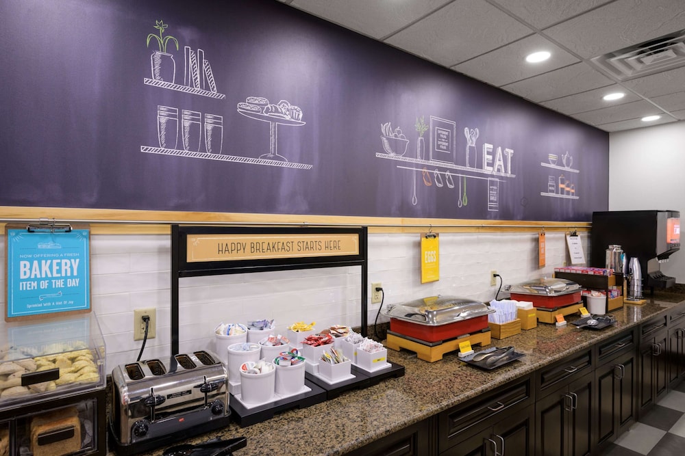 Hampton Inn Evansville Airport - photo 32