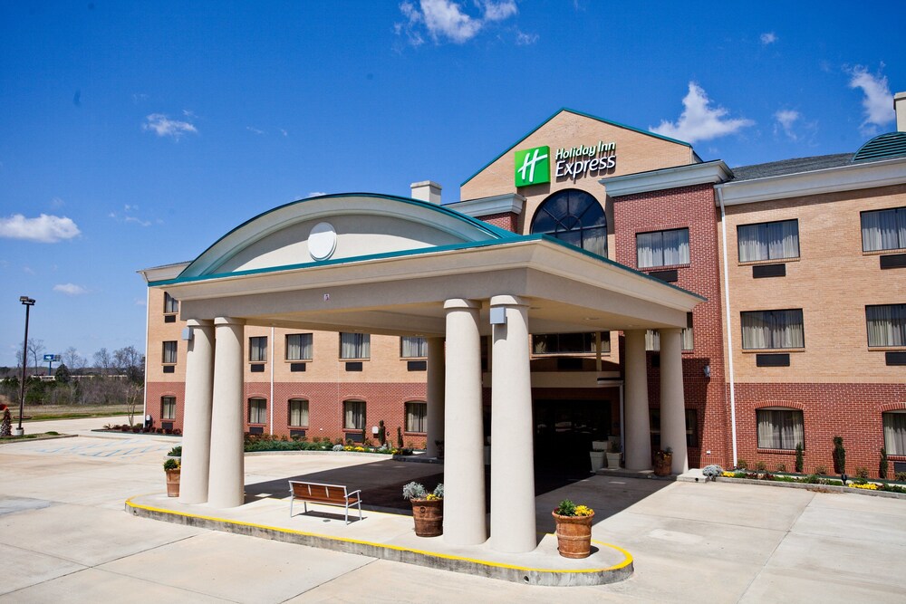 Holiday Inn Express Clanton by IHG — hotel in Clanton