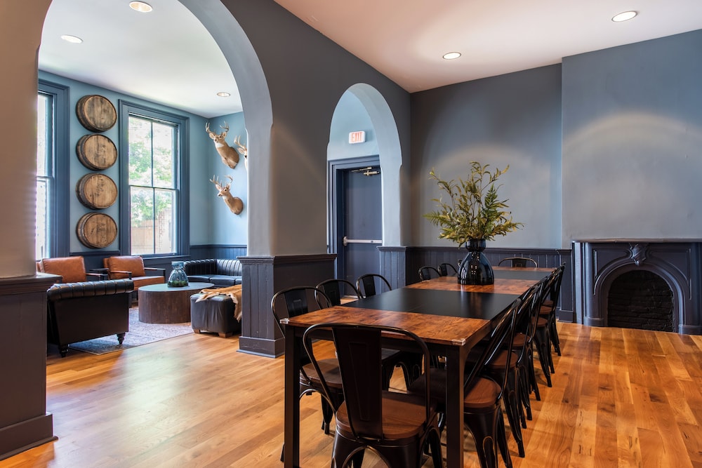 The Woodford Hotel - photo 20
