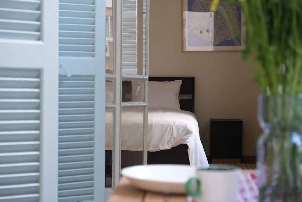 Gladstone Apartment by Tangerine