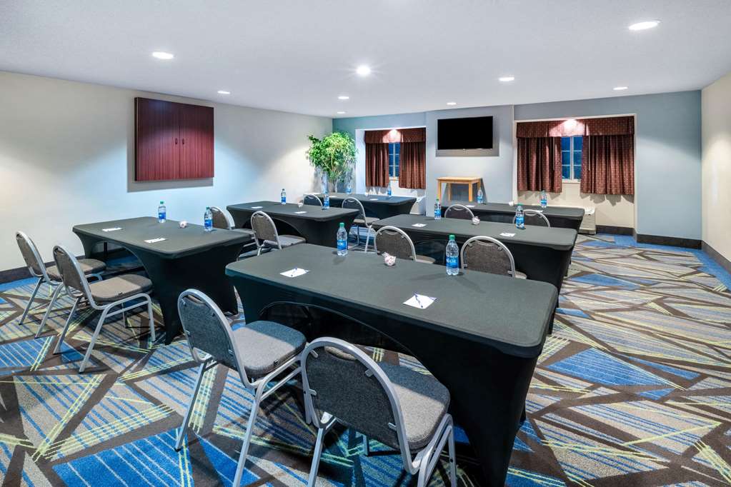 Microtel Inn and Suites by Wyndham Columbus North - photo 29