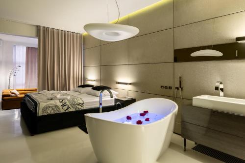 Apartament z jacuzzi City Life Centrum — 4-Star Luxury Hotel in Bielsko-Biala, Poland
