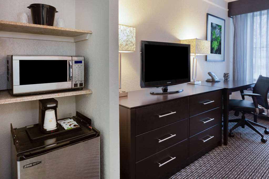 La Quinta Inn & Suites by Wyndham Detroit Utica - photo 15