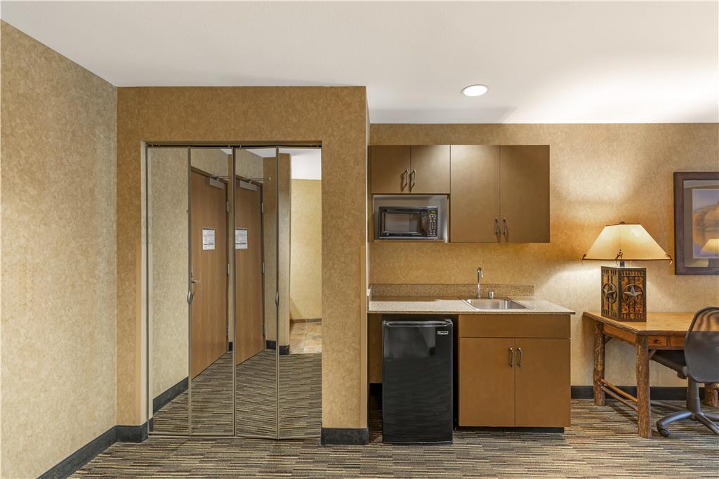 Best Western Plus Kelly Inn & Suites - photo 87