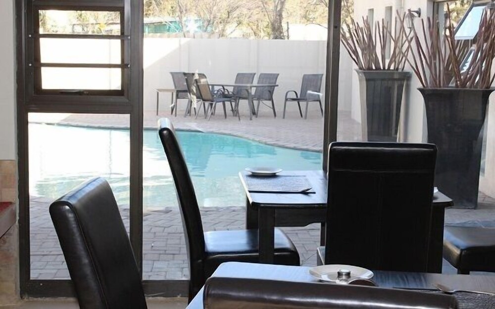 African Footprints Lodge — 4-Star Luxury Hotel in Bloemfontein, South Africa
