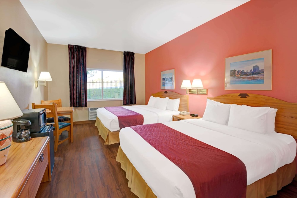 Days Inn & Suites by Wyndham Airport Albuquerque - photo 27