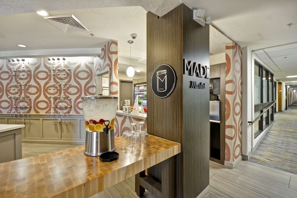 DoubleTree by Hilton Phoenix North - photo 41