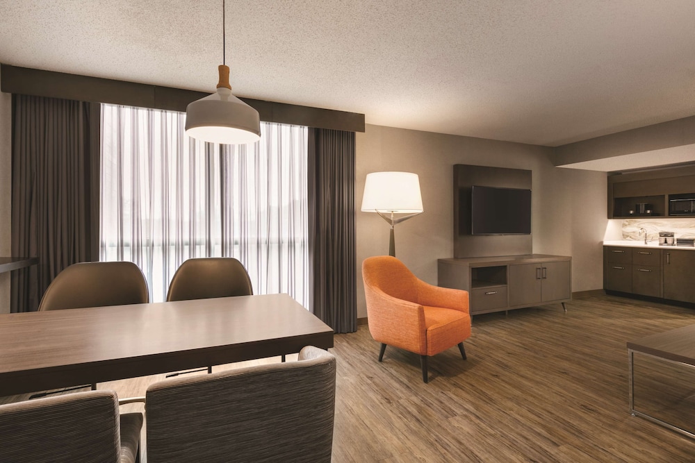 Embassy Suites by Hilton Richmond - photo 22
