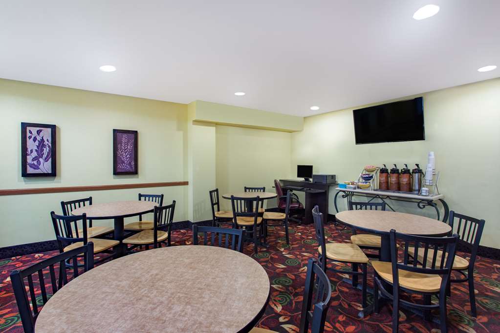 Days Inn by Wyndham Austin - photo 39