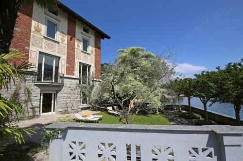 Villa Magnolia — 4-Star Luxury Hotel in Vassena, Italy