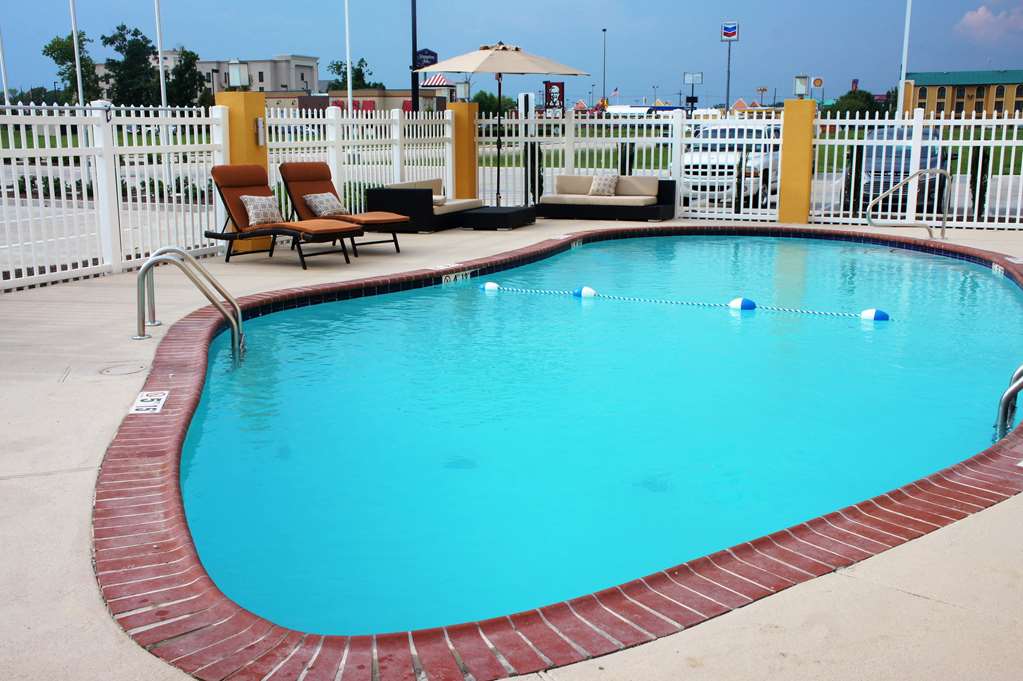 La Quinta Inn & Suites by Wyndham Gonzales LA - photo 10