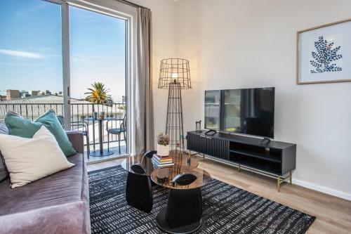 Gorgeous Views & Style LoveLoftLiving16 Pool — 4-Star Luxury Hotel in Cape Town, South Africa