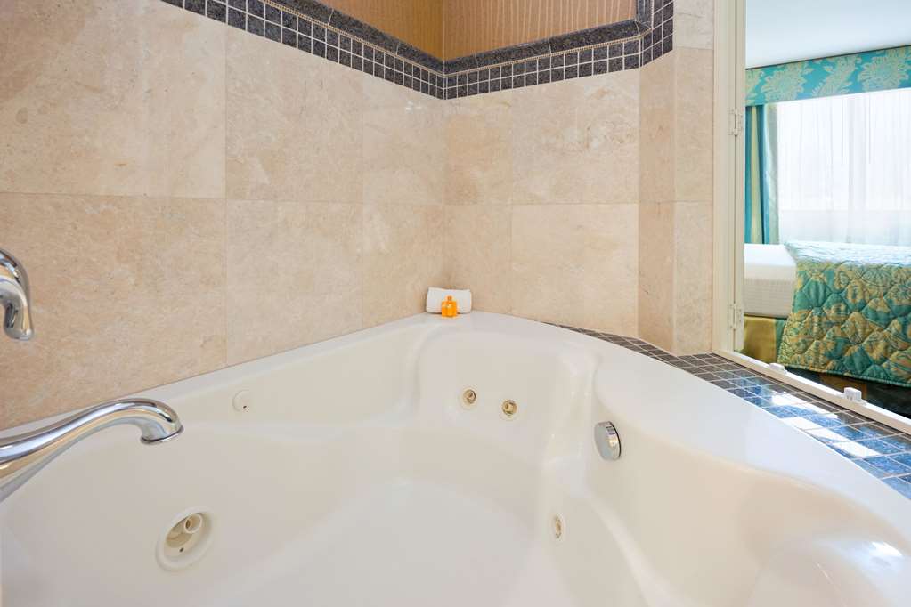 La Quinta Inn by Wyndham West Long Branch NJ Shore Area - photo 7