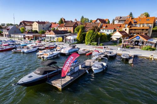 Promenada Apartamenty i Domek Nad Jeziorem — 4-Star Luxury Hotel in Mikolajki, Poland