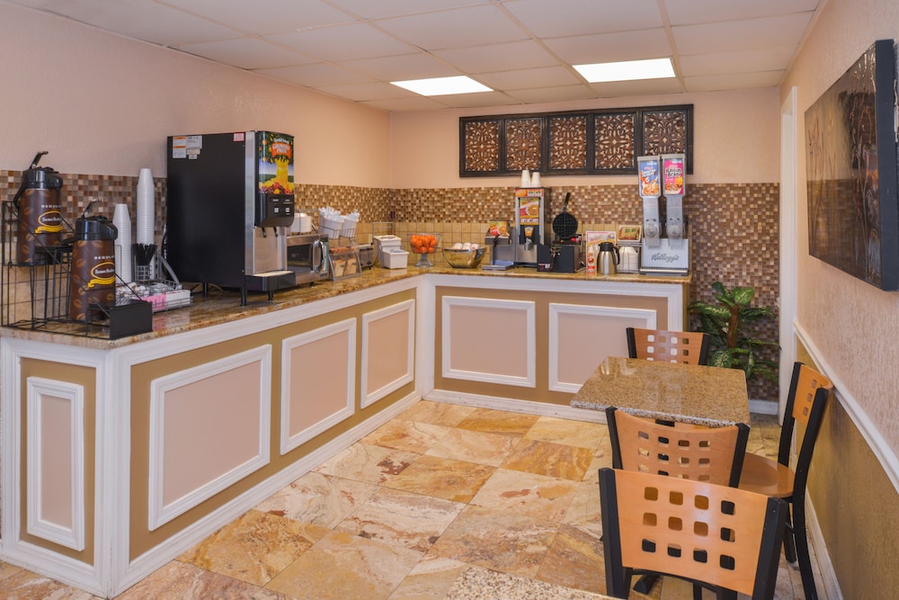 Super 8 by Wyndham Little Rock North Airport - photo 23