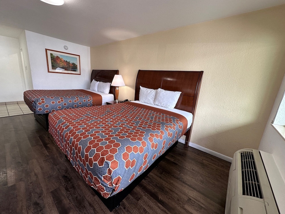 Desert Sands Inn & Suites - photo 8