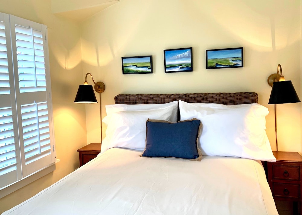 The Oak Bluffs Inn - photo 15